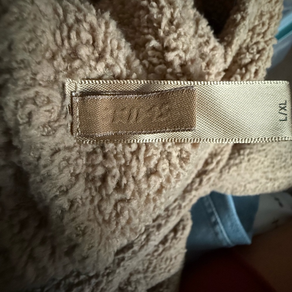 SKIMS Cozy Tan Sherpa Robe - Picture 2 of 4